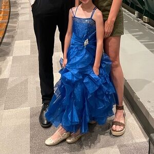 Royal blue little girls dress size 6– beautiful!